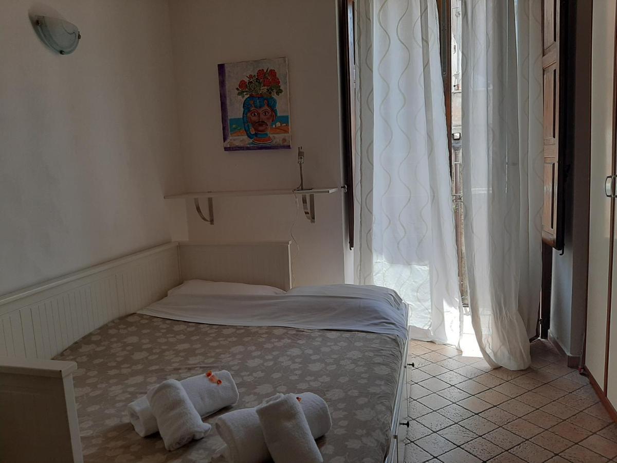Monovano Centro Storico Катания Экстерьер фото